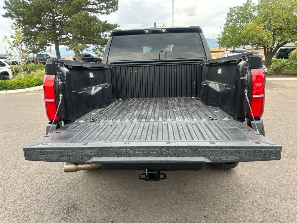 Used 2025 Toyota Tacoma SR w/ SR Upgrade Package AWD/4WD image 17