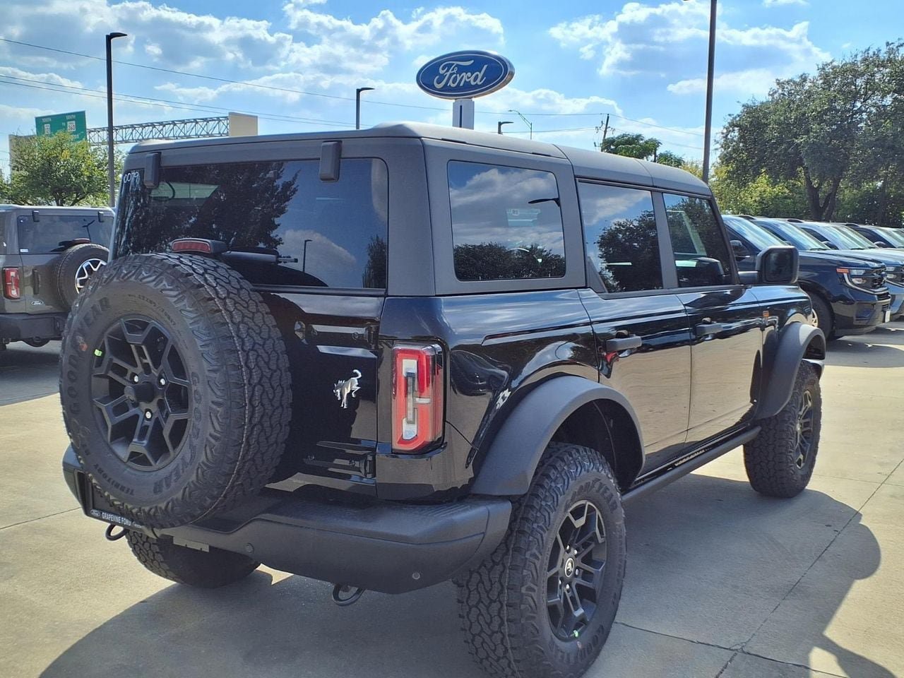 New 2026 Ford Bronco Badlands AWD/4WD image 4