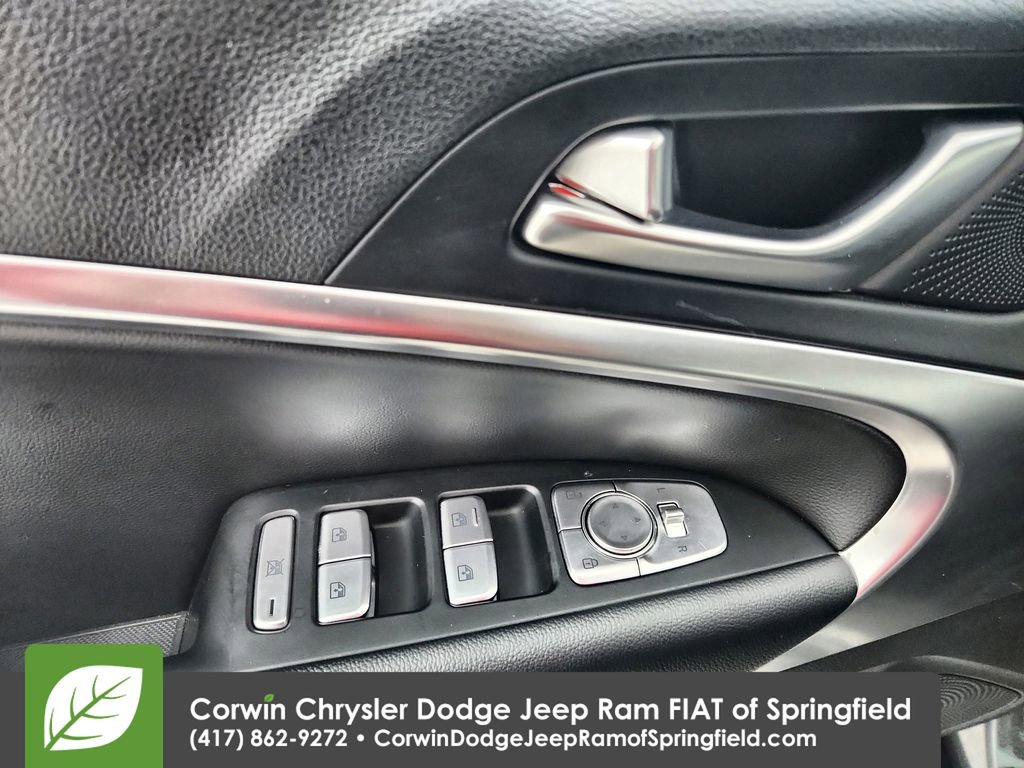 Used 2025 Genesis G70 2.5T image 20