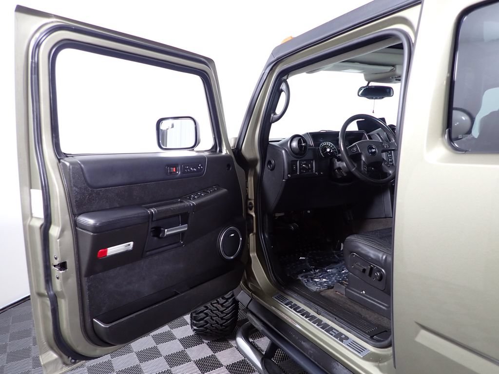 Used 2005 HUMMER H2 SUT w/ Preferred Equipment Group AWD/4WD image 19