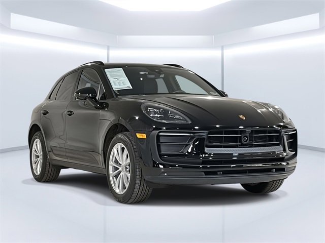 Used 2025 Porsche Macan image 9