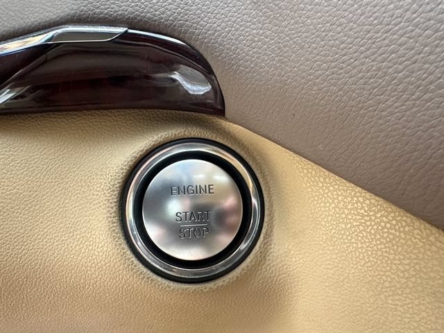 Used 2012 Mercedes-Benz GL 550 4MATIC image 29