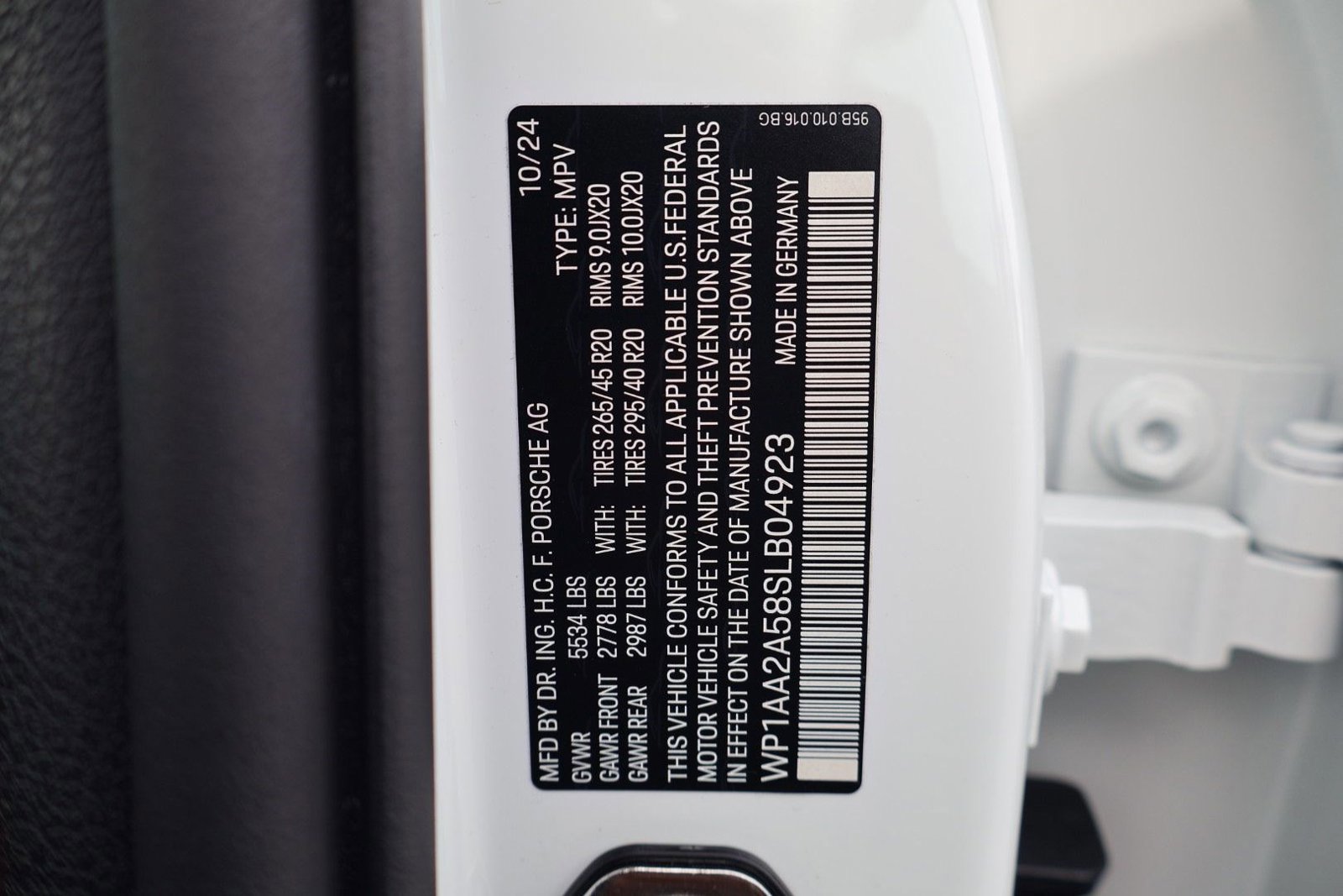 Certified 2025 Porsche Macan image 29