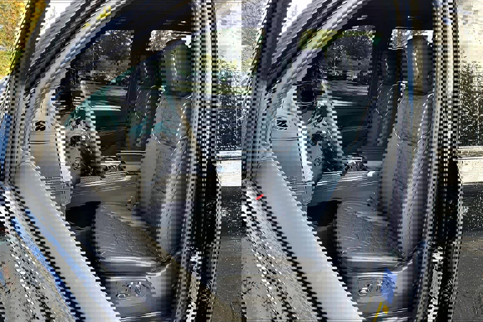 Used 2025 Cadillac Escalade V w/ LPO, ONYX Package image 7