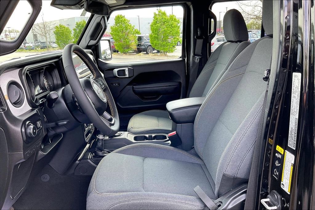 Used 2024 Jeep Wrangler Sport S AWD/4WD image 28