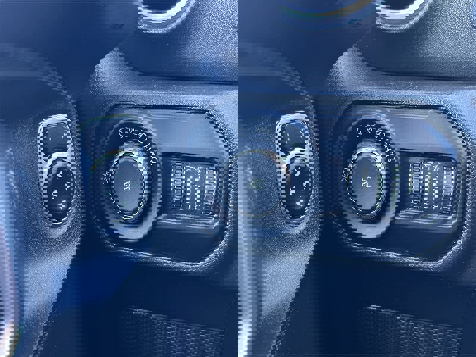 Used 2020 Jeep Wrangler Unlimited Sahara image 18