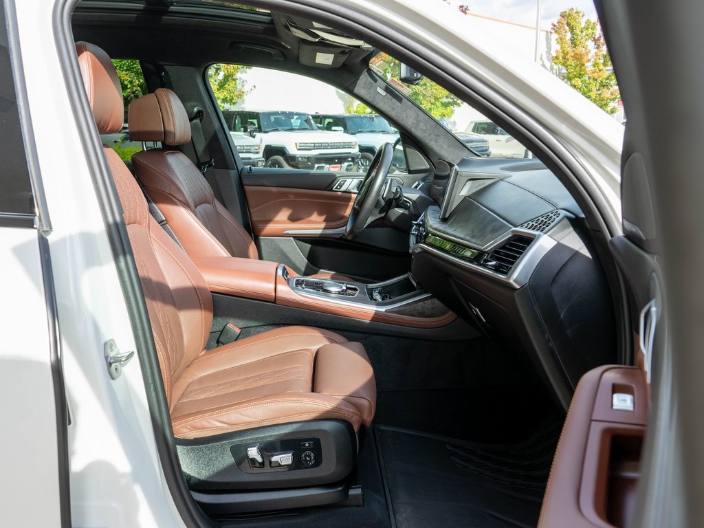 Used 2024 BMW X7 M60i image 17
