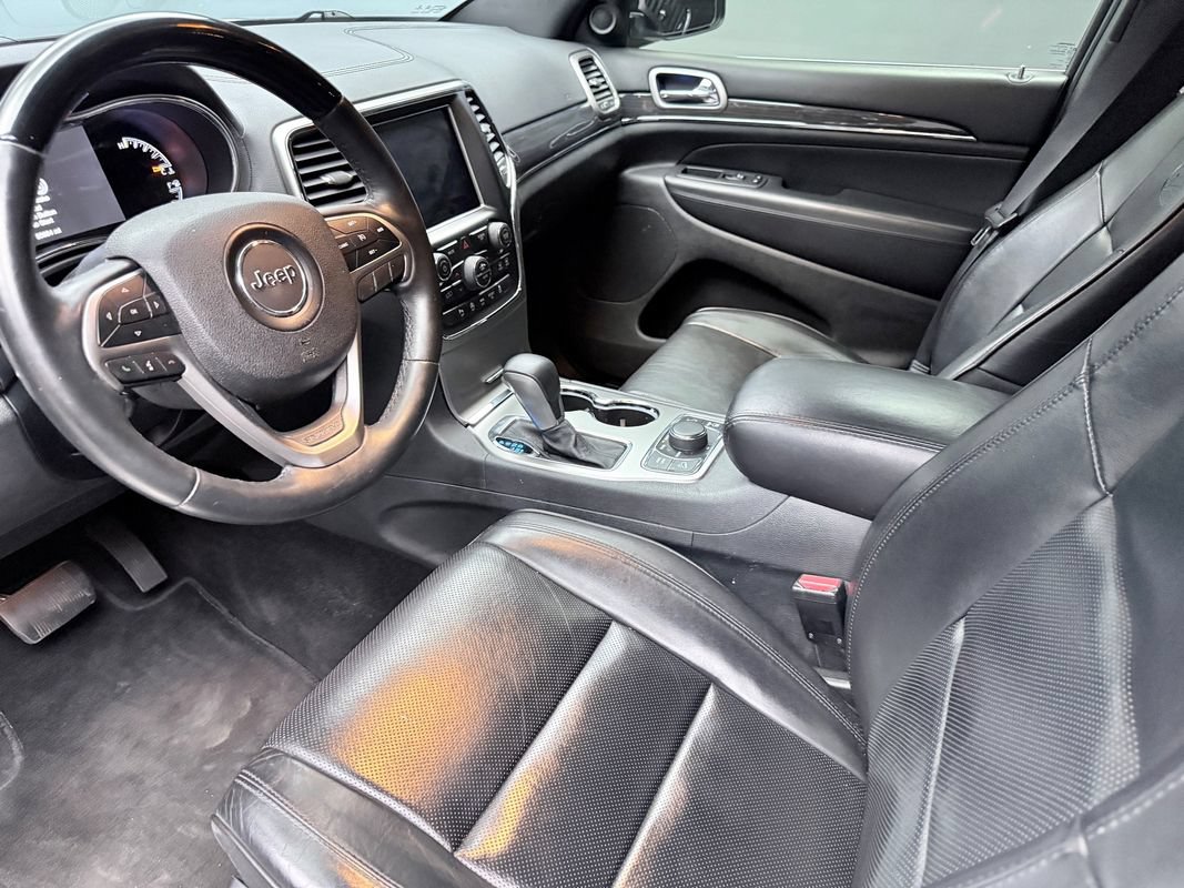 Used 2018 Jeep Grand Cherokee Overland AWD/4WD image 9