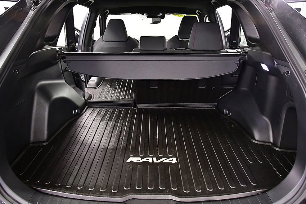 Used 2023 Toyota RAV4 SE w/ Weather & Moonroof Package image 30