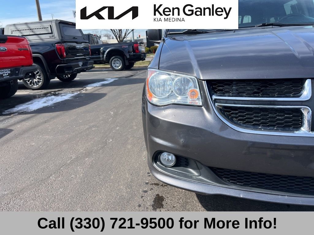 Used 2020 Dodge Grand Caravan SXT image 17