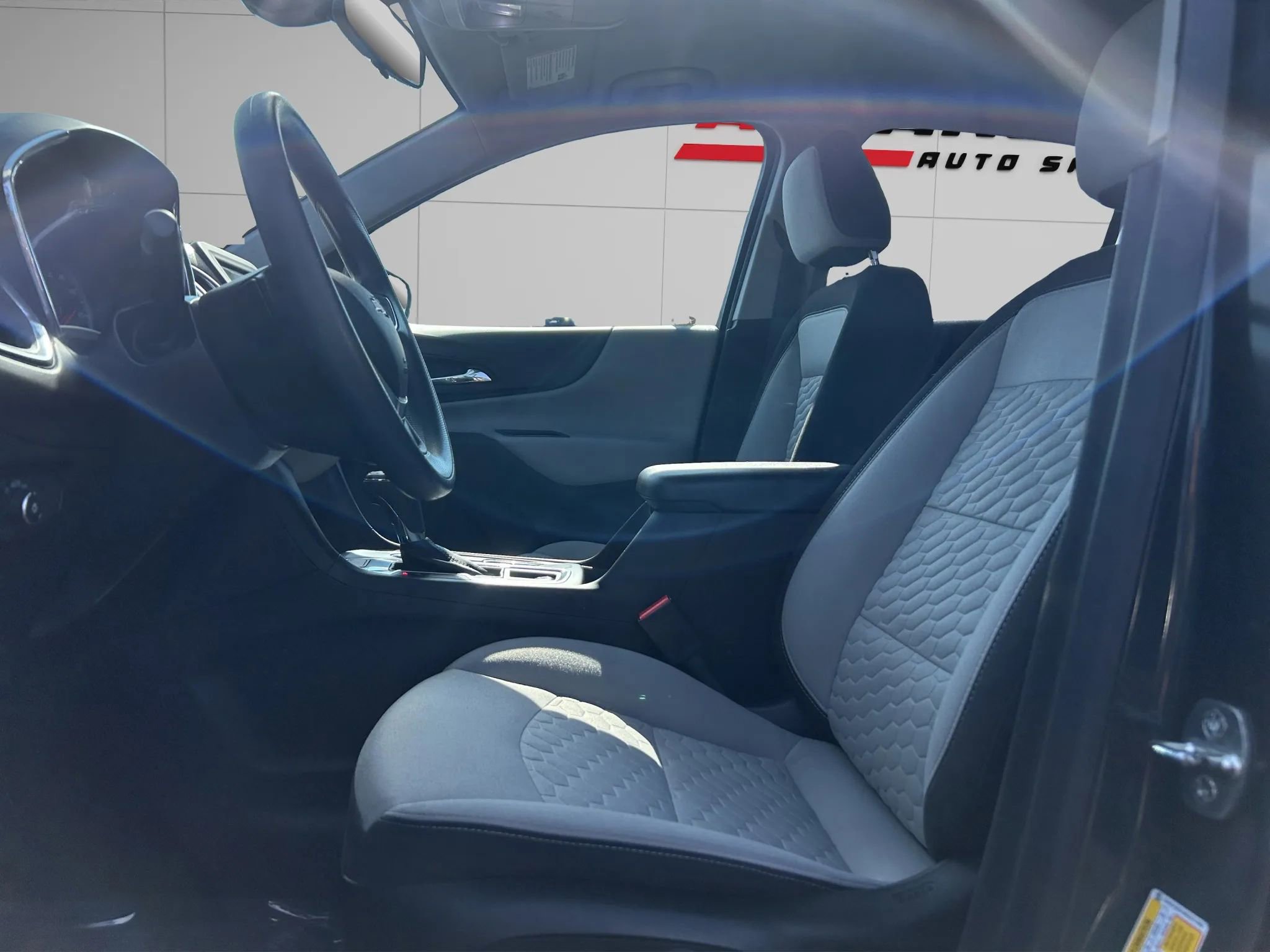 Used 2019 Chevrolet Equinox LS w/ LS Convenience Package image 9