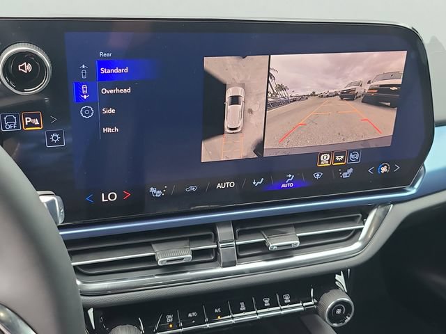 New 2026 Chevrolet Equinox EV LT w/ LPO, Blackout Package FWD image 10