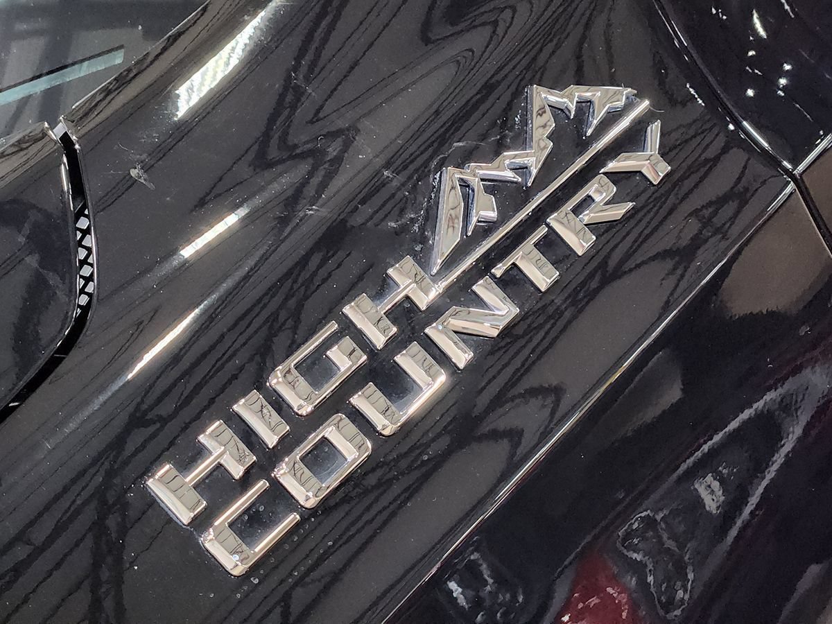 Used 2023 Chevrolet Tahoe High Country w/ Premium Package AWD/4WD image 26