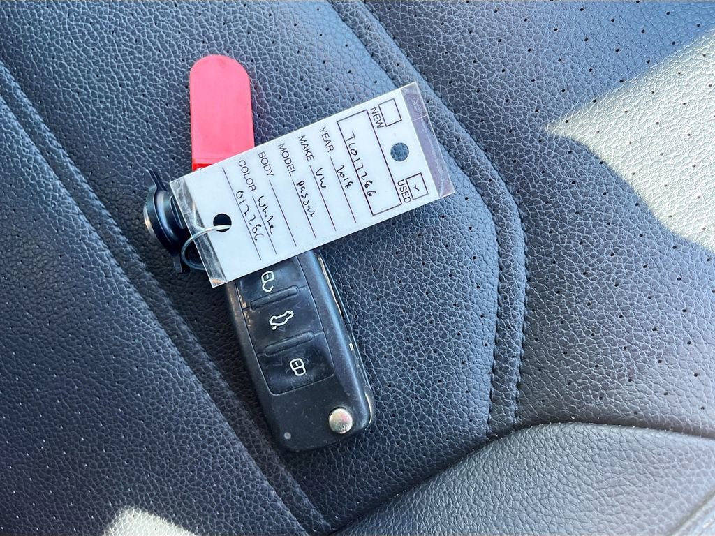 Used 2018 Volkswagen Passat 2.0T SE image 32