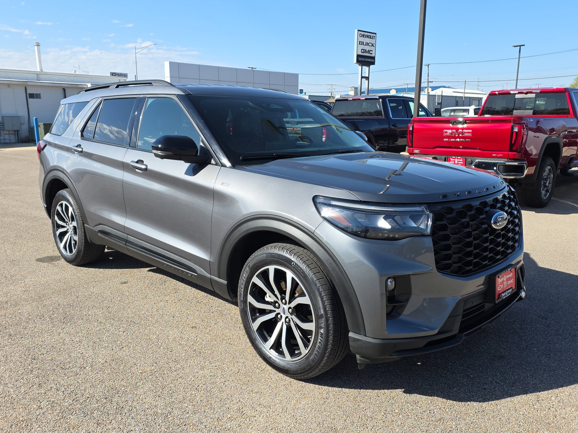 Used 2025 Ford Explorer ST-Line image 2