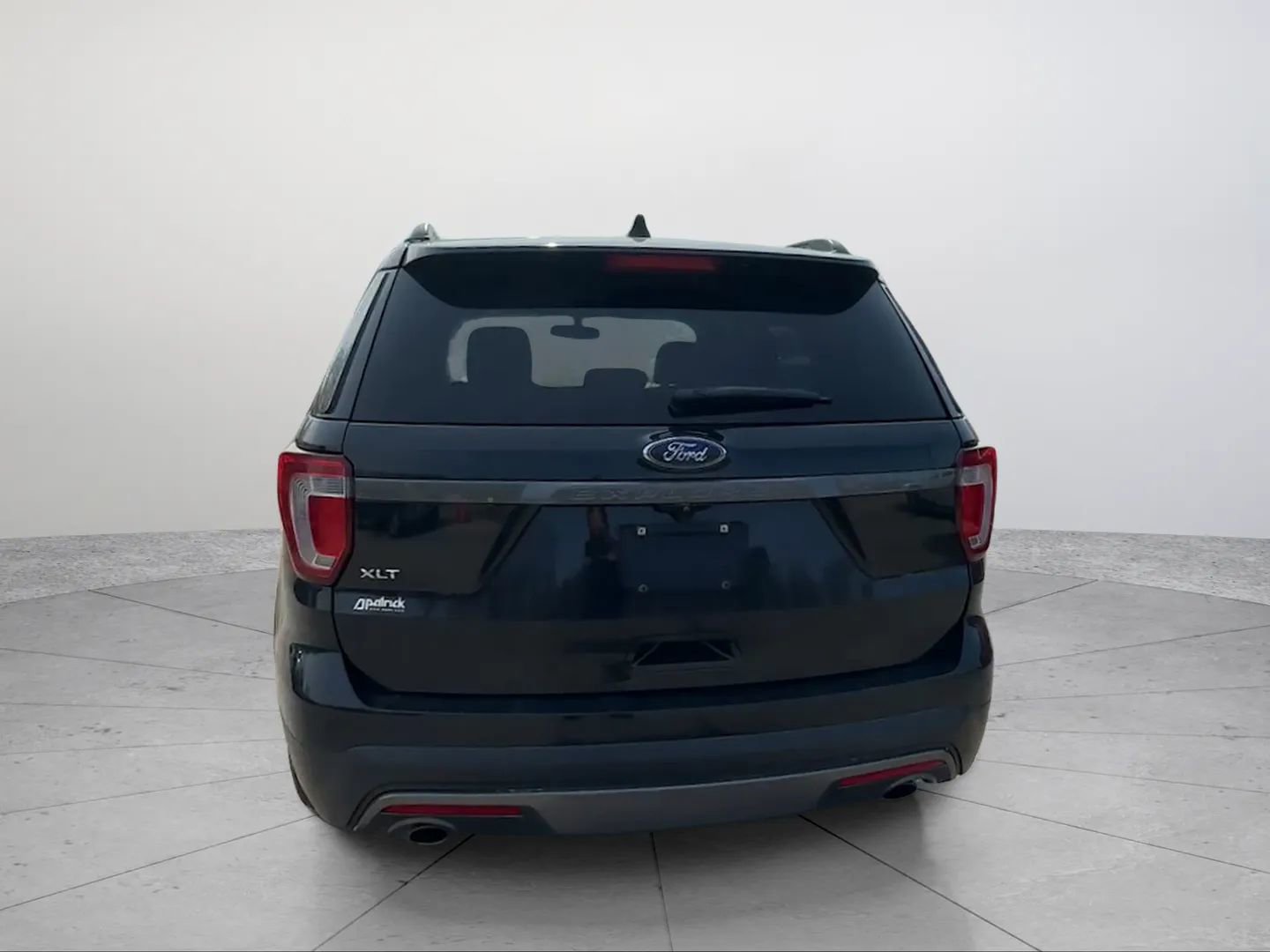 Used 2017 Ford Explorer XLT w/ Equipment Group 202A image 4