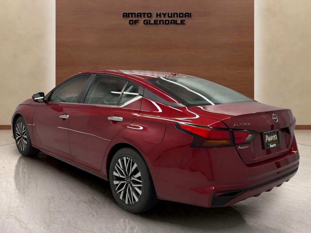 Used 2025 Nissan Altima 2.5 SV FWD image 3