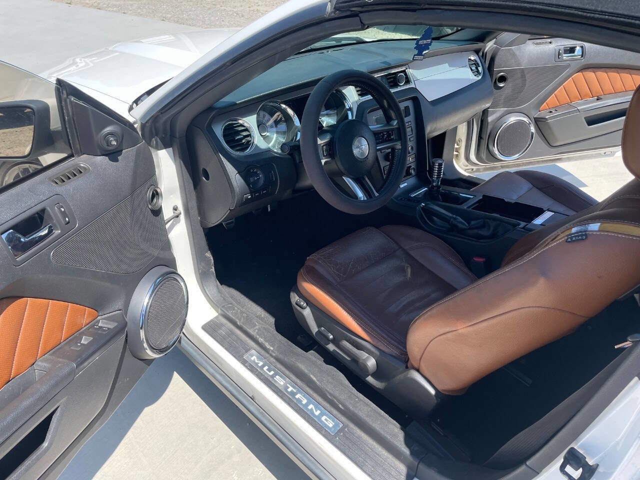 Used 2010 Ford Mustang GT Premium RWD image 38