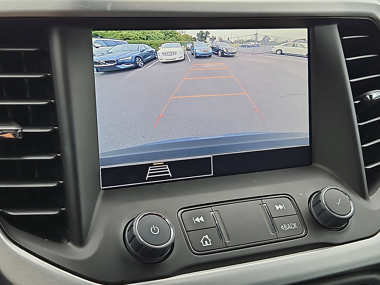 Certified 2022 GMC Acadia SLE w/ Driver Convenience Package image 17