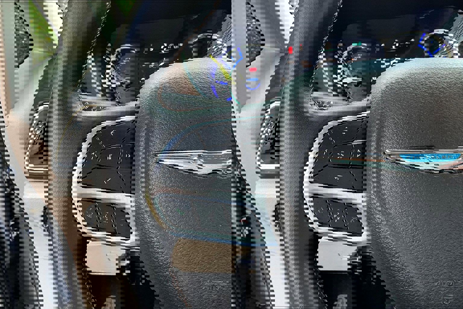 Used 2018 Chrysler Pacifica Touring-L image 10