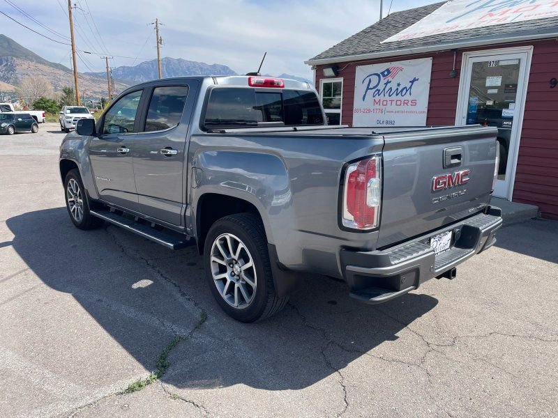 Used 2022 GMC Canyon Denali image 3