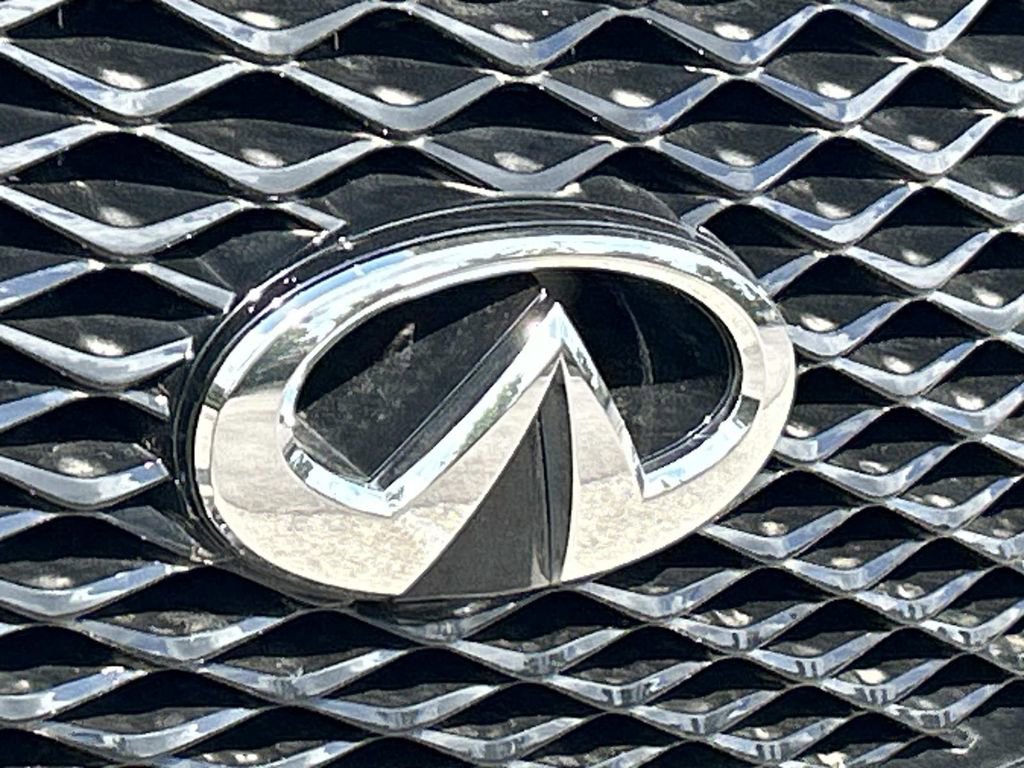 Used 2024 INFINITI QX80 Sensory AWD/4WD image 11
