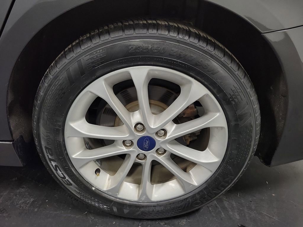 Used 2020 Ford Fusion SE image 11