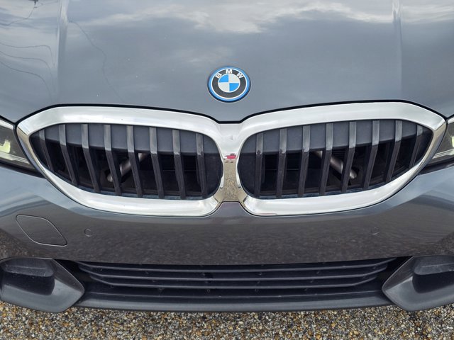 Used 2022 BMW 330e xDrive w/ Premium Package AWD/4WD image 3