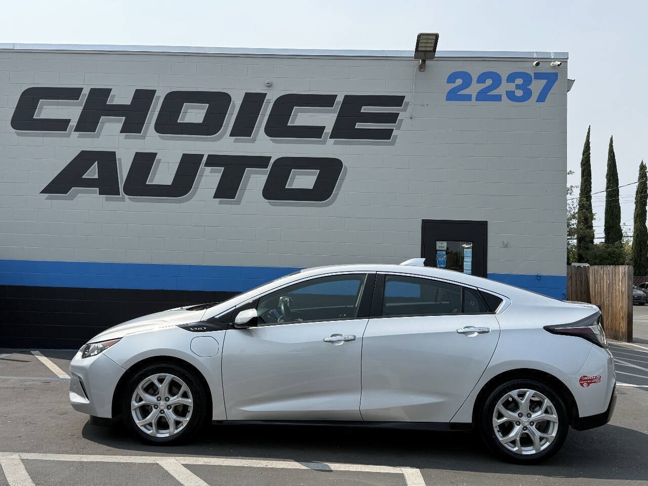 Used 2018 Chevrolet Volt Premier w/ Driver Confidence Package FWD image 24