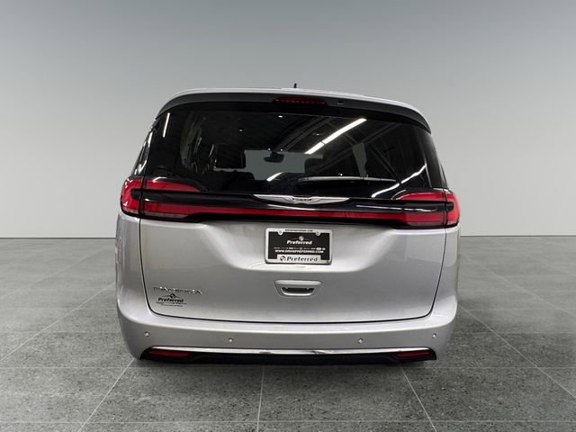 Used 2024 Chrysler Pacifica Touring-L FWD image 20
