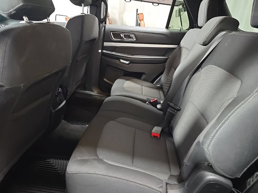 Used 2017 Ford Explorer XLT FWD image 27
