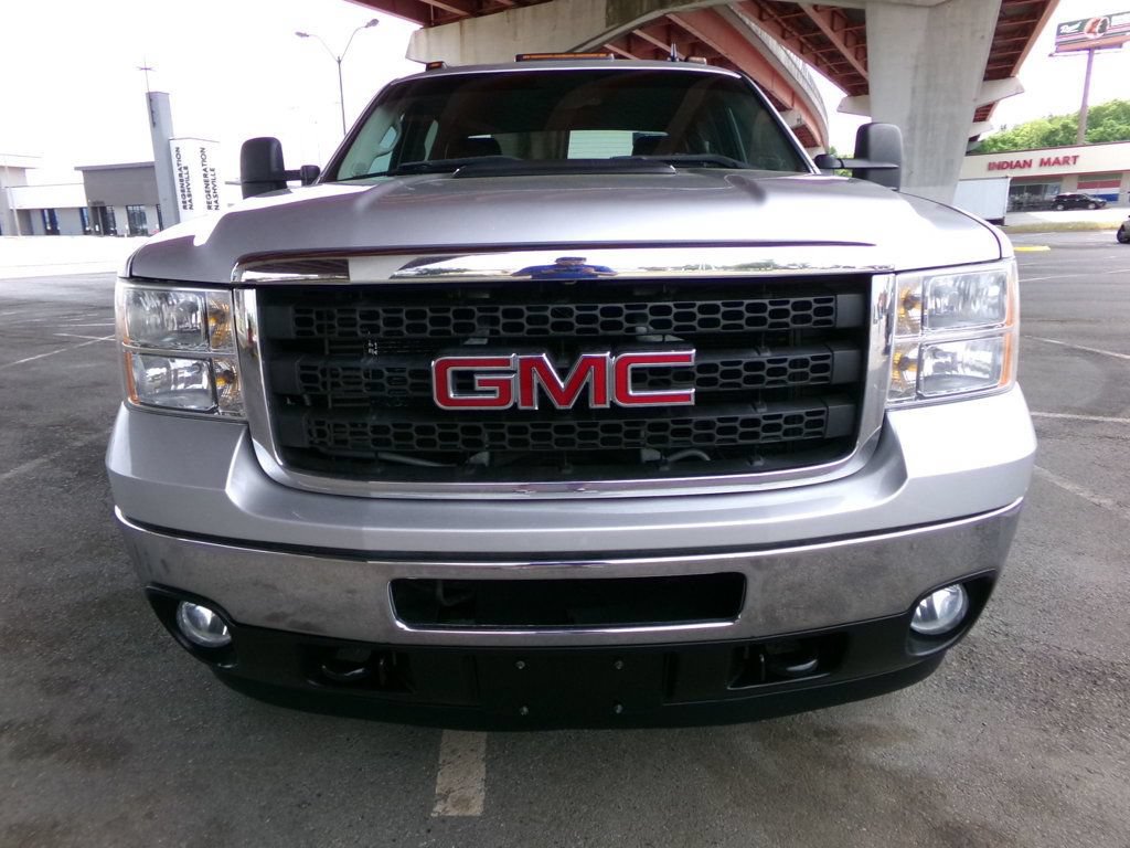 Used 2011 GMC Sierra 3500 SLT w/ SLT Convenience Package AWD/4WD image 3