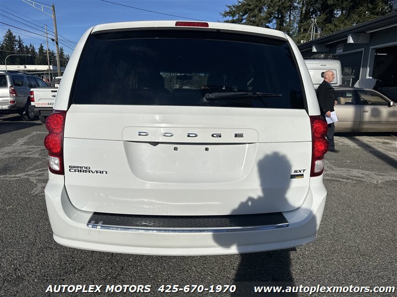 Used 2017 Dodge Grand Caravan SXT FWD image 6