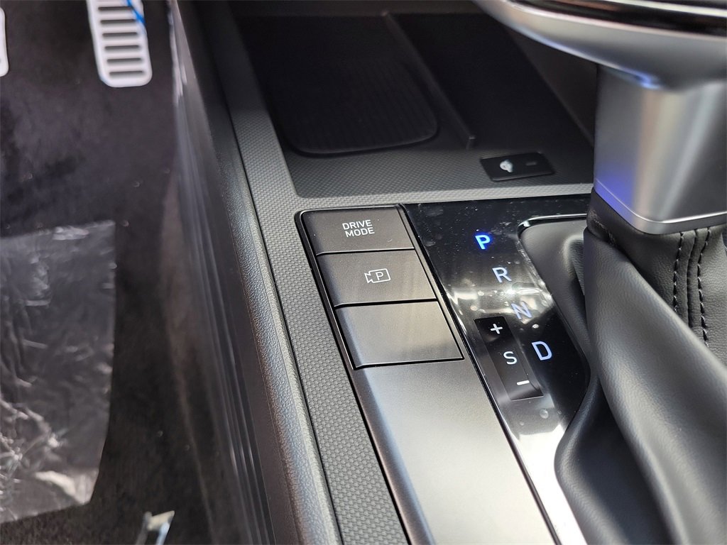 Used 2025 Hyundai Elantra Sport image 26