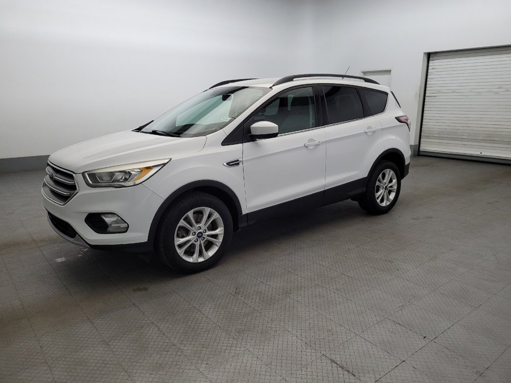 Used 2017 Ford Escape SE w/ Equipment Group 201A image 2