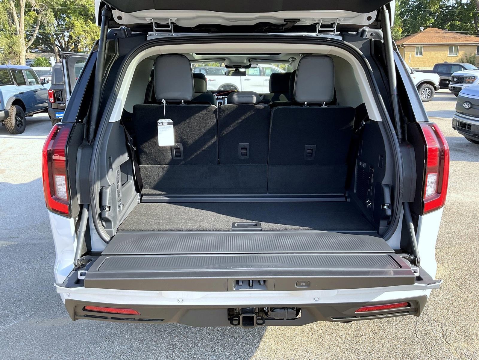 New 2025 Ford Expedition Active image 12