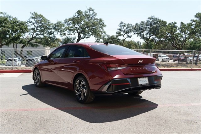 Certified 2025 Hyundai Elantra Limited image 4