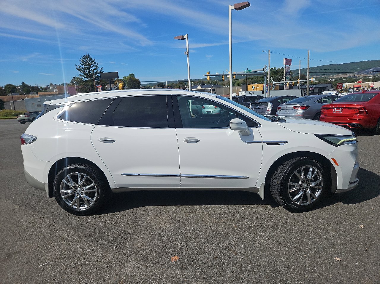 Used 2022 Buick Enclave Premium w/ Experience Buick Package image 2
