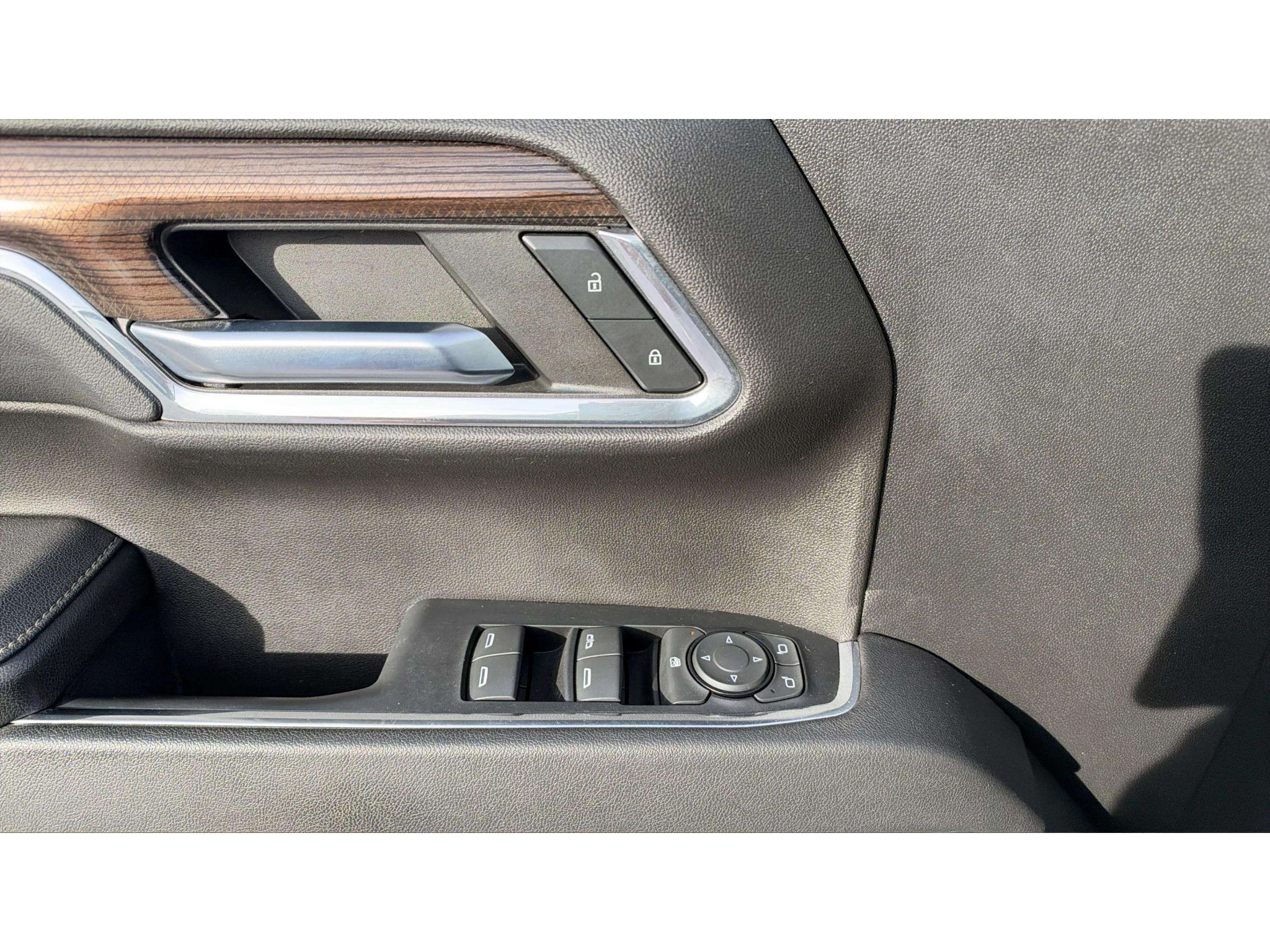 Used 2023 Chevrolet Silverado 1500 LT AWD/4WD image 18