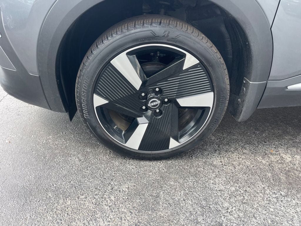 Used 2025 Nissan Kicks SR FWD image 10