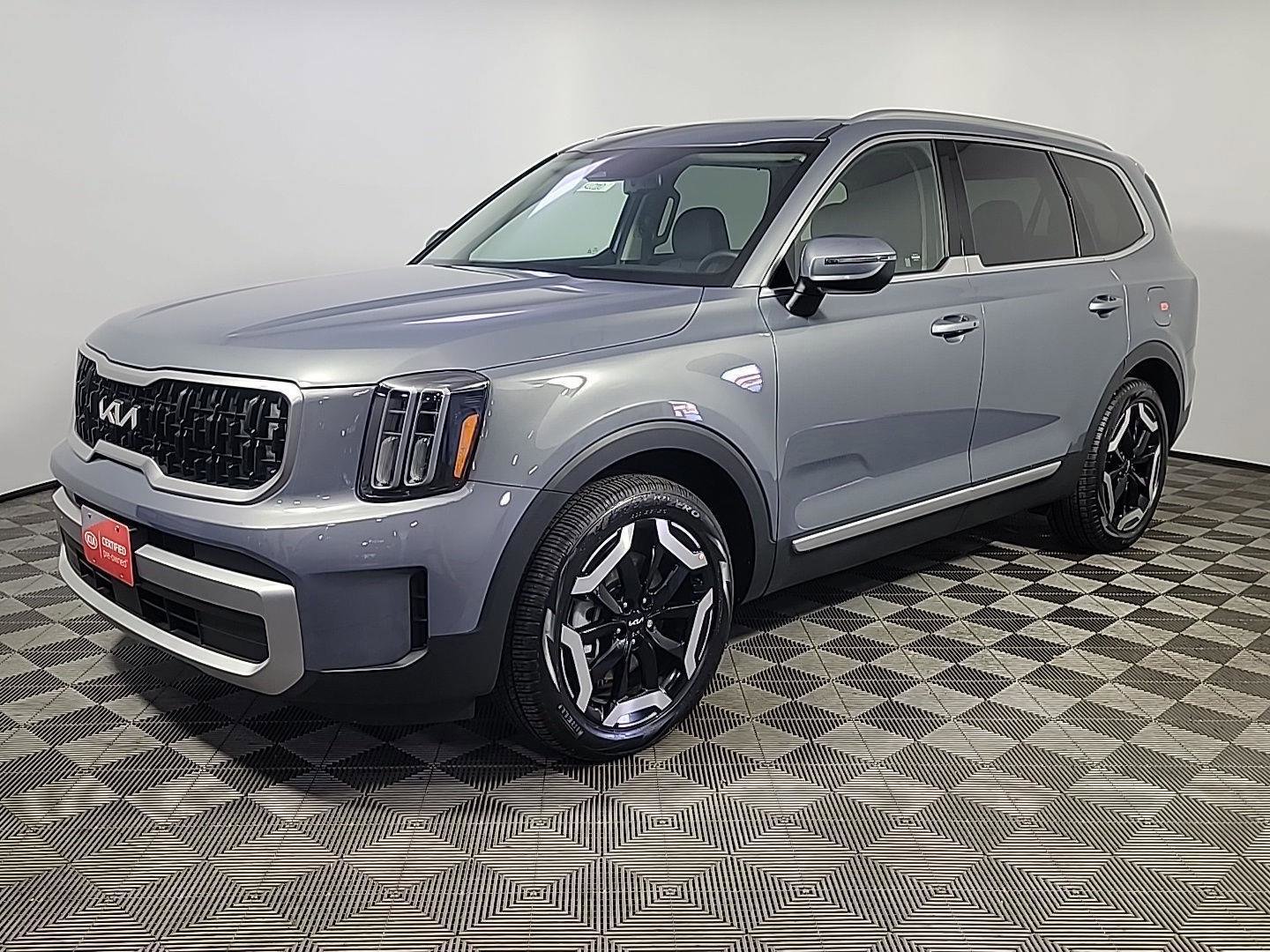 Used 2025 Kia Telluride EX w/ EX Captain's Chair Package AWD/4WD image 11