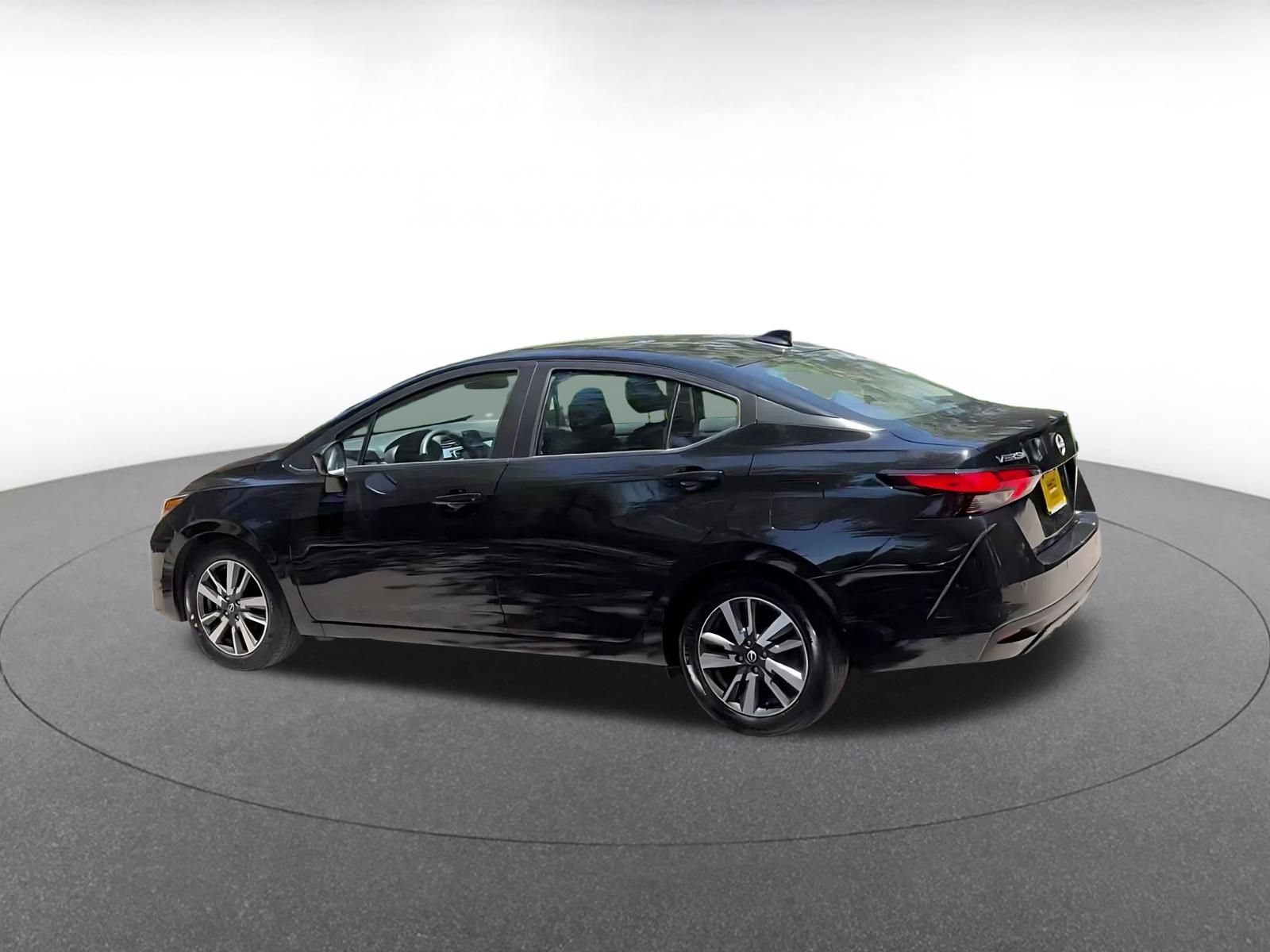 Used 2025 Nissan Versa SV FWD image 9