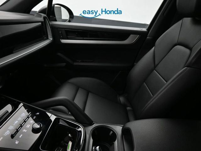 Used 2025 Porsche Cayenne image 13