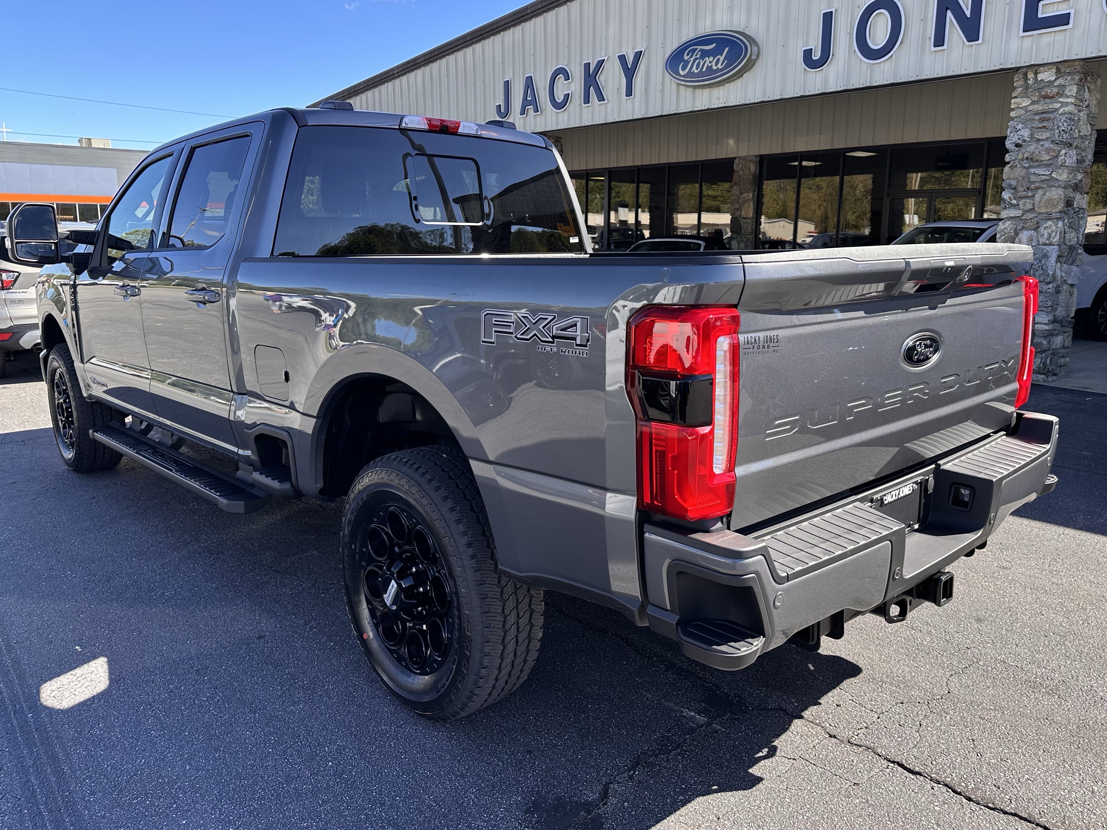 New 2026 Ford F250 Lariat w/ Black Appearance Package image 8