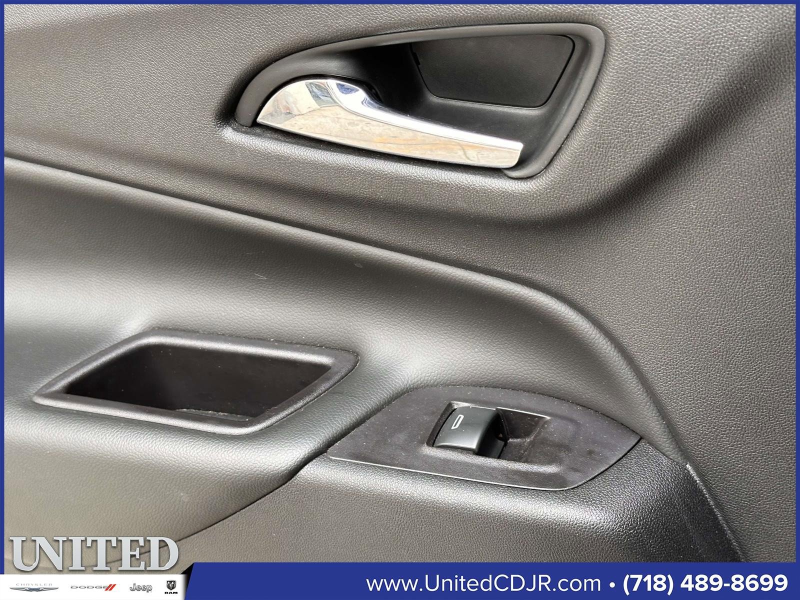 Used 2021 Chevrolet Equinox LT image 18