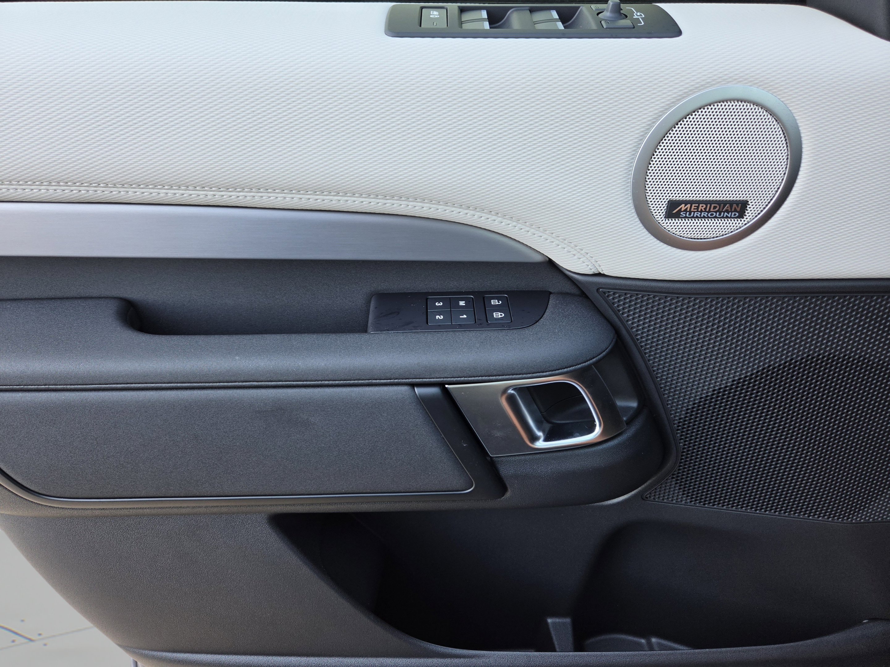 New 2026 Land Rover Discovery Dynamic SE AWD/4WD image 18
