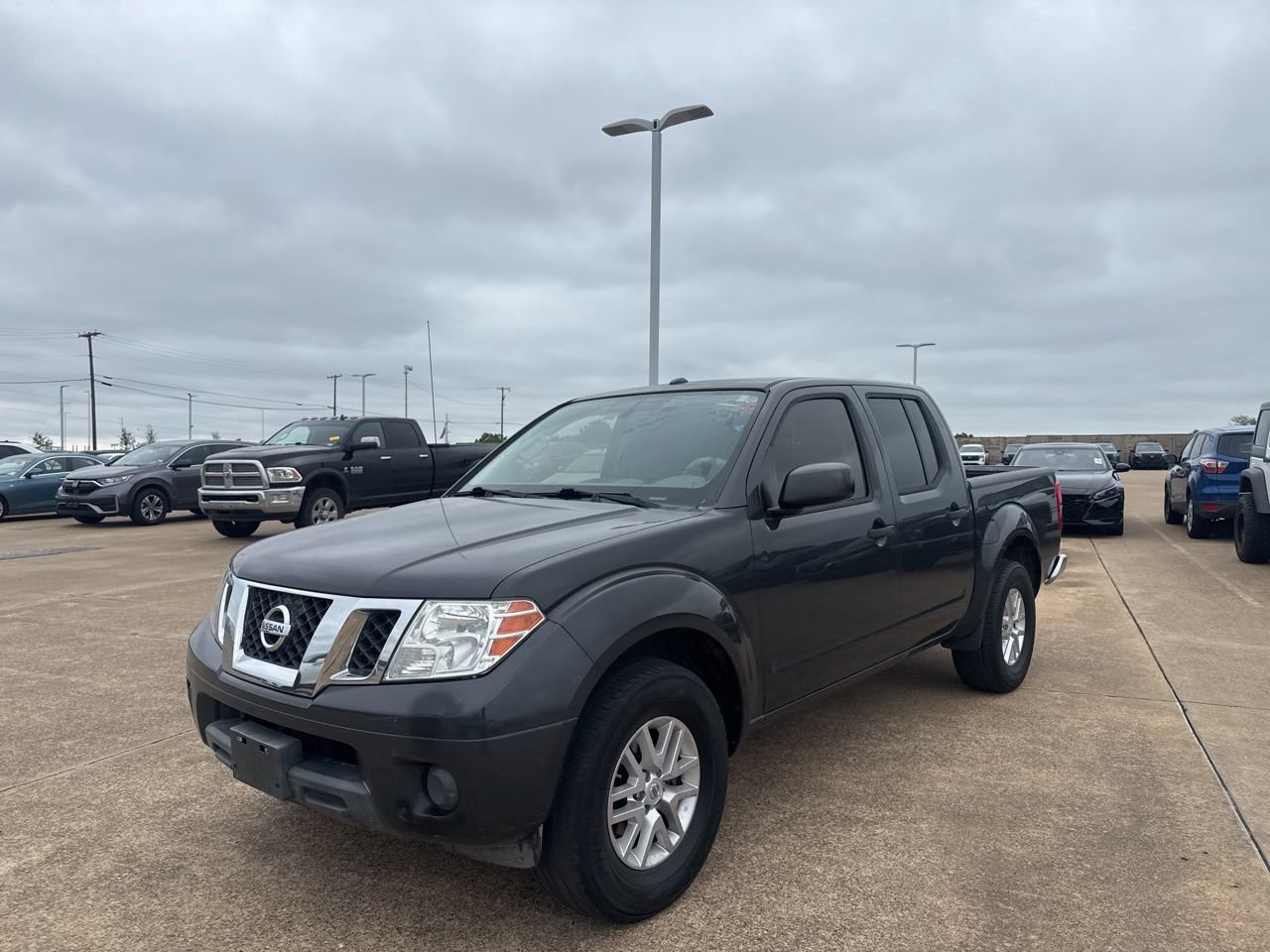 Used 2015 Nissan Frontier SV RWD image 6