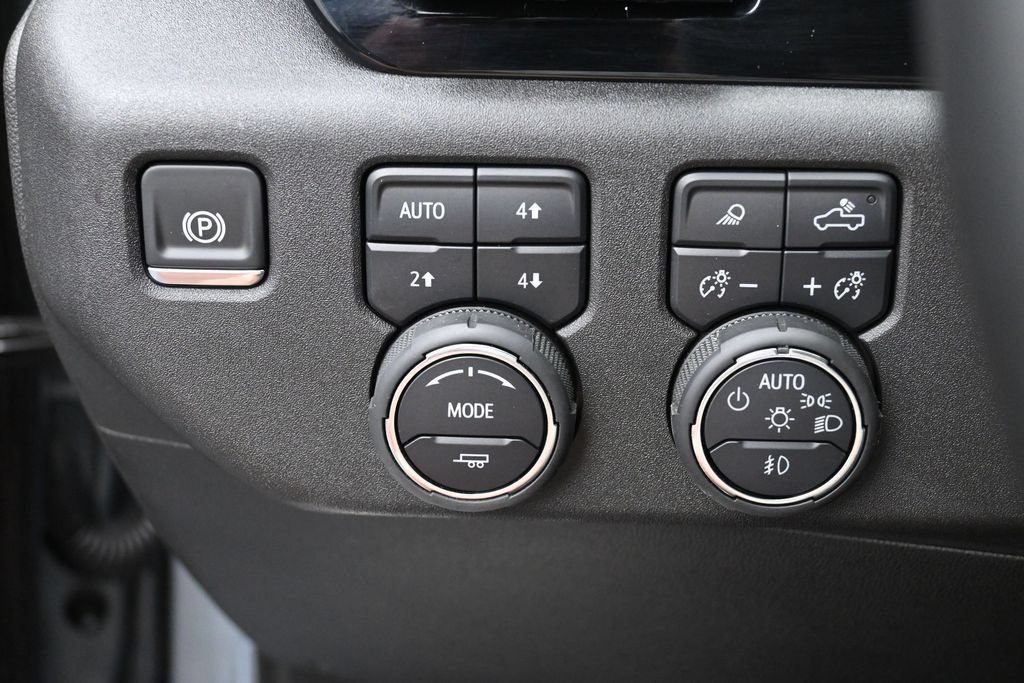 Used 2025 Chevrolet Silverado 1500 High Country w/ High Country Premium Package AWD/4WD image 15