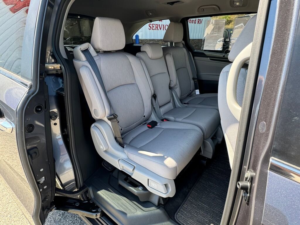 Used 2023 Honda Odyssey EX image 18