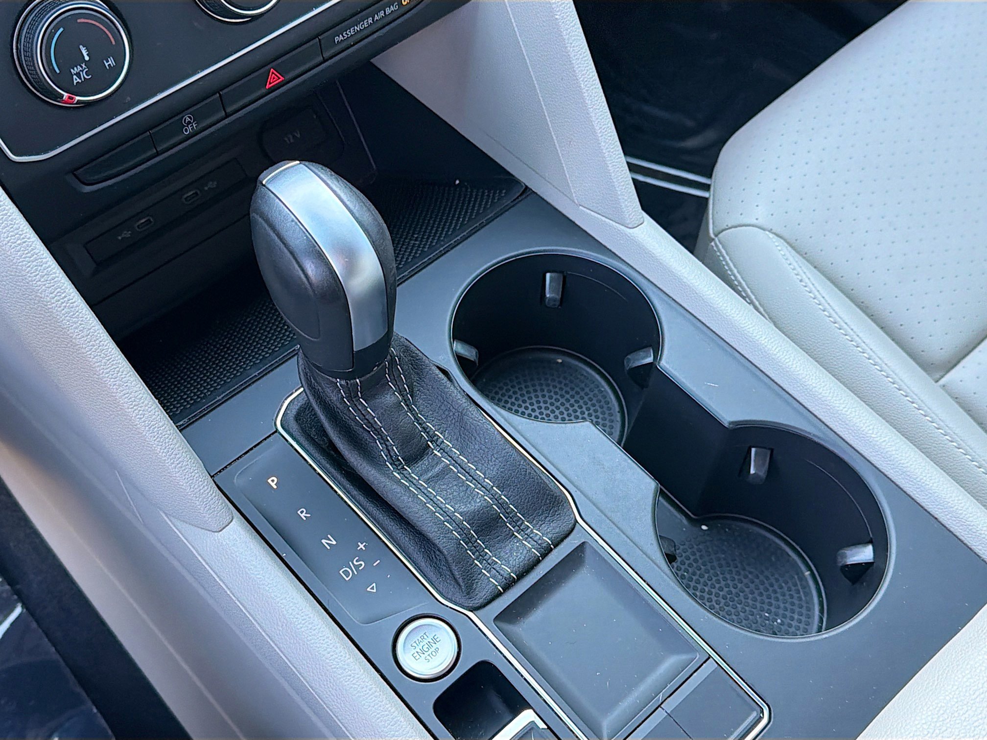 Used 2023 Volkswagen Atlas SE image 28